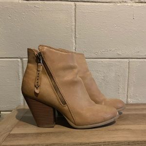 American Eagle side zipper ankle bootie